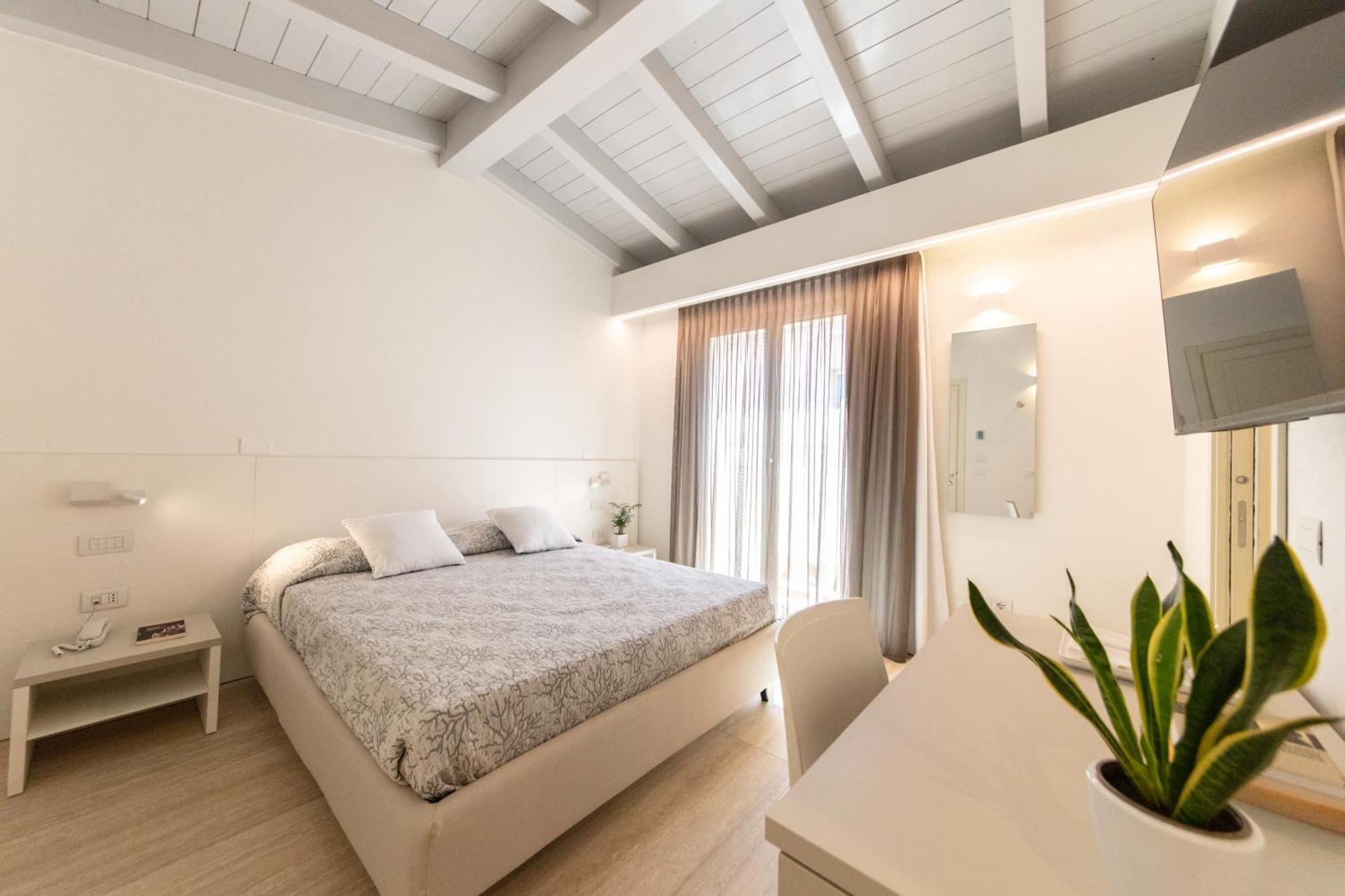 Domu Noa Hotel Villasimius Buitenkant foto