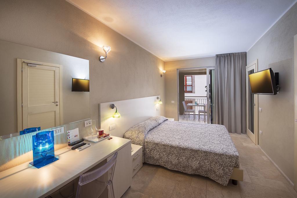 Domu Noa Hotel Villasimius Buitenkant foto